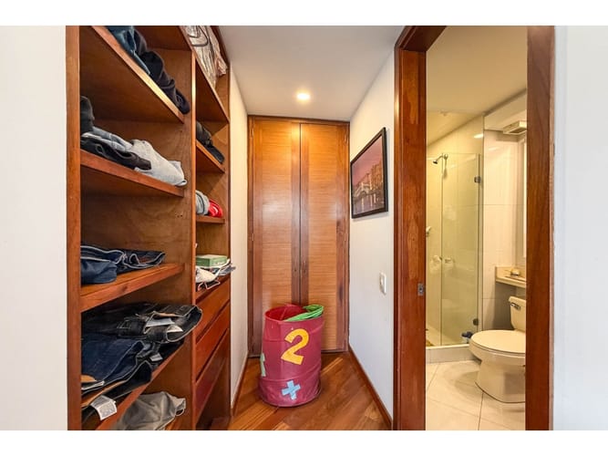 Apartamento de 2 alcobas en venta en Los Rosales, Bogotá, 152 m² · foto 15 de 15