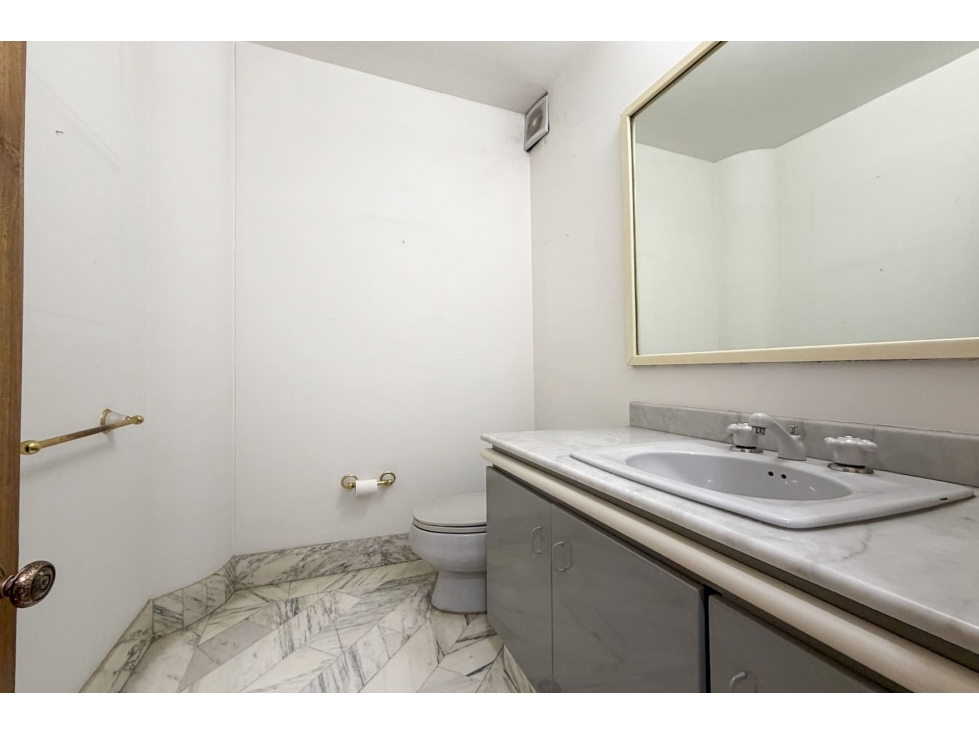 Apartamento en venta en Los Rosales, Bogotá · foto 13 de 21