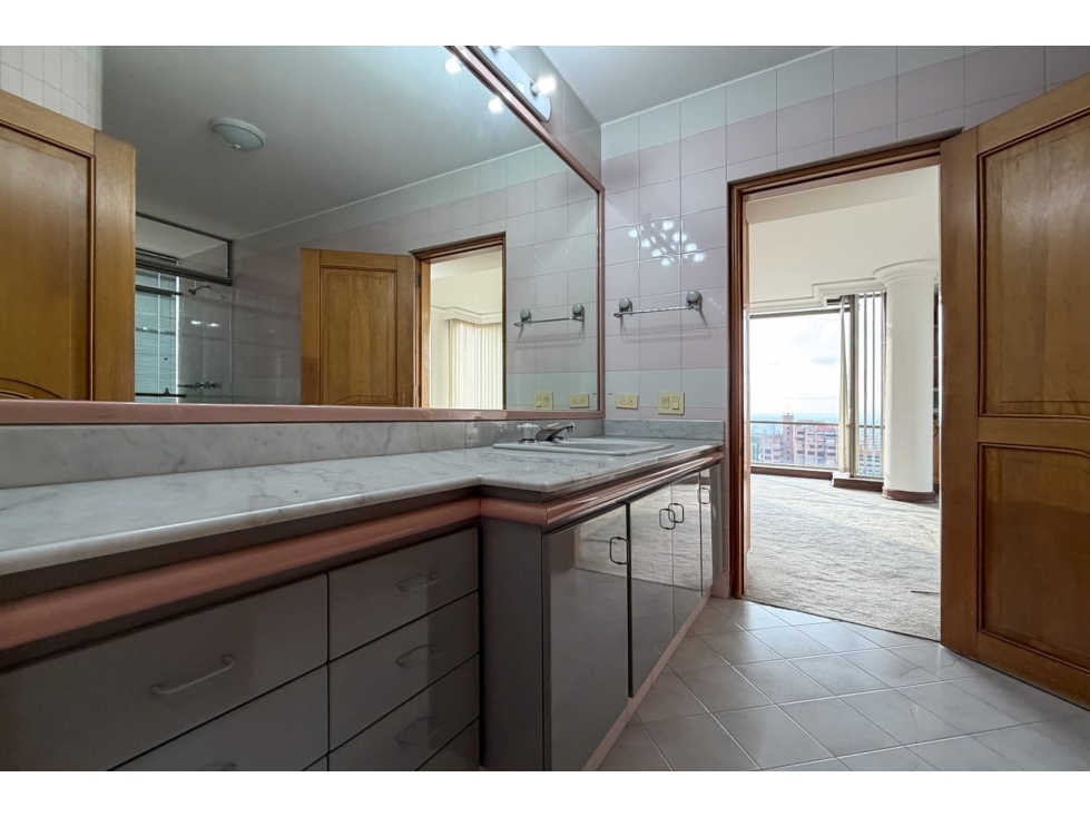 Apartamento en venta en Los Rosales, Bogotá · foto 16 de 21