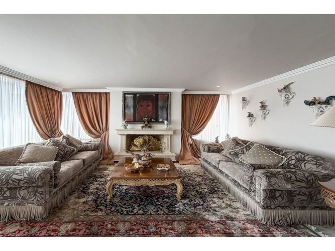 Apartamento de 5 alcobas en venta en Santa Barbara Occidental, Bogotá, 500 m² · foto 2 de 24