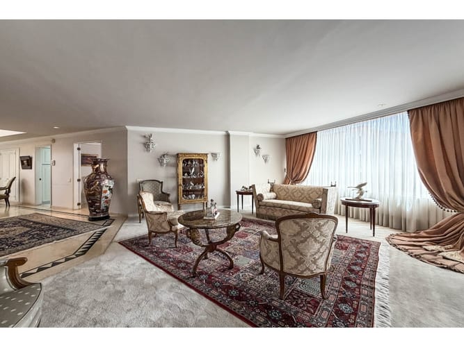 Apartamento de 5 alcobas en venta en Santa Barbara Occidental, Bogotá, 500 m² · foto 3 de 24