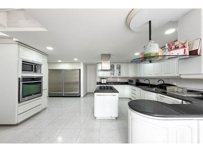 Apartamento de 5 alcobas en venta en Santa Barbara Occidental, Bogotá, 500 m² · foto 7 de 24