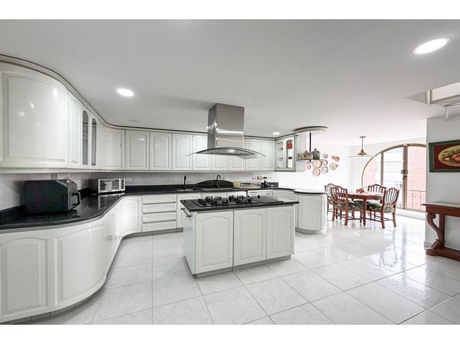 Apartamento de 5 alcobas en venta en Santa Barbara Occidental, Bogotá, 500 m² · foto 8 de 24