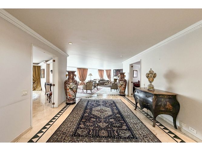 Apartamento de 5 alcobas en venta en Santa Barbara Occidental, Bogotá, 500 m² · foto 10 de 24