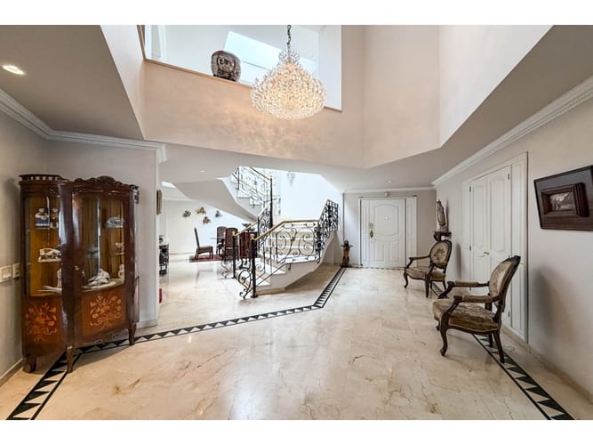 Apartamento de 5 alcobas en venta en Santa Barbara Occidental, Bogotá, 500 m² · foto 11 de 24