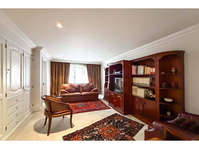 Apartamento de 5 alcobas en venta en Santa Barbara Occidental, Bogotá, 500 m² · foto 16 de 24
