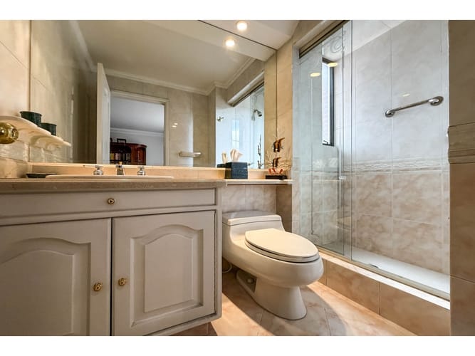 Apartamento de 5 alcobas en venta en Santa Barbara Occidental, Bogotá, 500 m² · foto 21 de 24