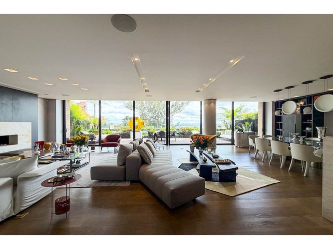 Casa de 5 alcobas en venta en Chapinero, Bogotá, 600 m² · foto 2 de 24