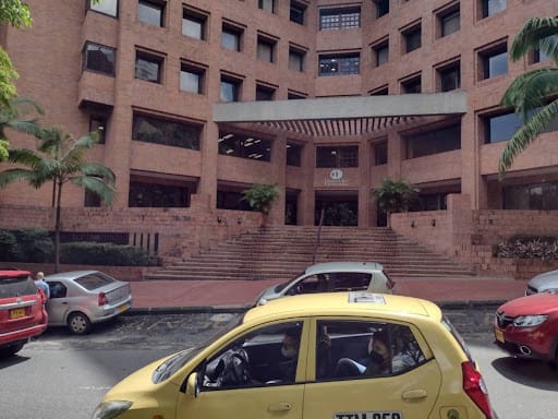 Local en venta en Altos Del Poblado, Medellín, 326 m² · foto 2 de 3