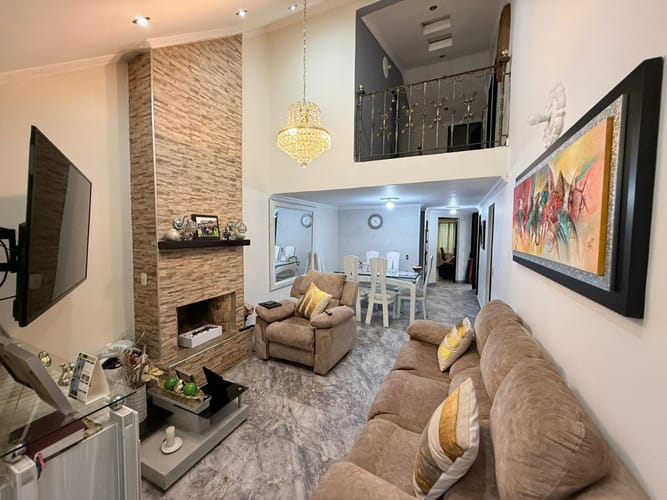 Casa de 4 alcobas en venta en Kennedy Central, Bogotá, 290 m² · foto 2 de 24