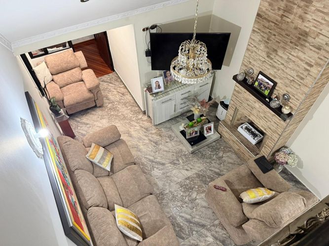 Casa de 4 alcobas en venta en Kennedy Central, Bogotá, 290 m² · foto 3 de 24