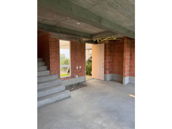 Casa de 3 alcobas en venta en El Castillo, Jamundí, 370 m² · foto 2 de 9