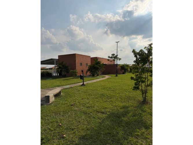Casa de 3 alcobas en venta en El Castillo, Jamundí, 370 m² · foto 7 de 9