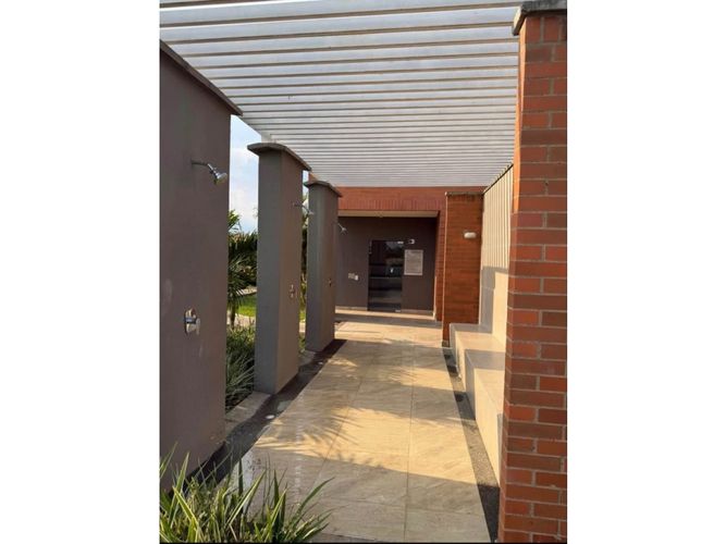Casa de 3 alcobas en venta en El Castillo, Jamundí, 370 m² · foto 8 de 9