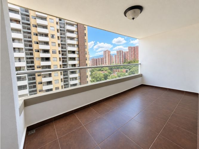 Apartamento de 3 alcobas en venta en Las Lomitas, Sabaneta, 91 m² · foto 4 de 18