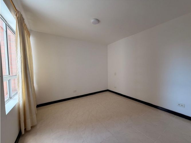 Apartamento de 3 alcobas en venta en Las Lomitas, Sabaneta, 91 m² · foto 11 de 18