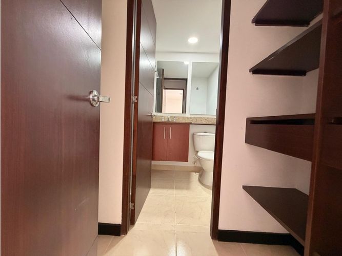 Apartamento de 3 alcobas en venta en Las Lomitas, Sabaneta, 91 m² · foto 14 de 18