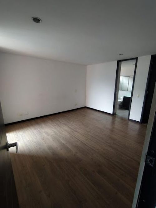Apartamento de 3 alcobas en arriendo en Loma De Las Brujas, Envigado, 150 m² · foto 3 de 9