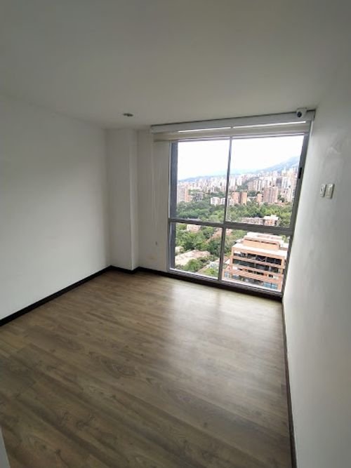 Apartamento de 3 alcobas en arriendo en Loma De Las Brujas, Envigado, 150 m² · foto 6 de 9