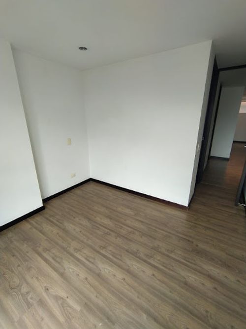 Apartamento de 3 alcobas en arriendo en Loma De Las Brujas, Envigado, 150 m² · foto 7 de 9