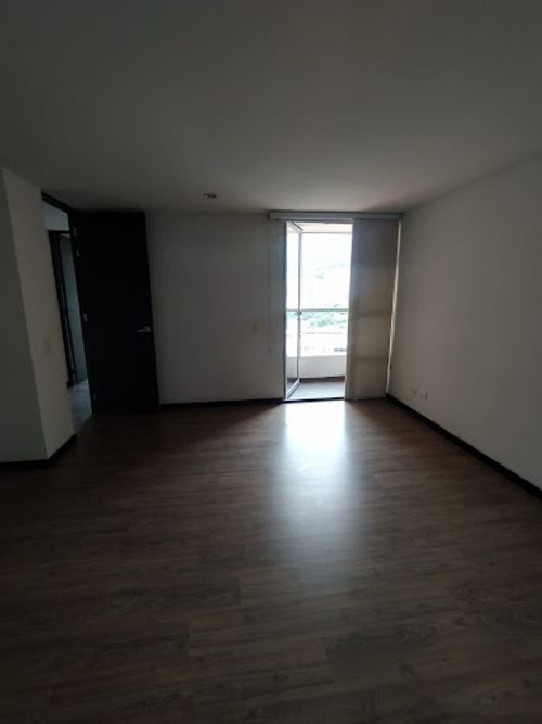 Apartamento de 3 alcobas en arriendo en Loma De Las Brujas, Envigado, 150 m² · foto 8 de 9
