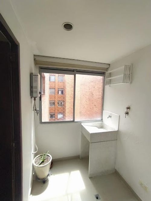 Apartamento de 3 alcobas en arriendo en Loma De Las Brujas, Envigado, 150 m² · foto 9 de 9