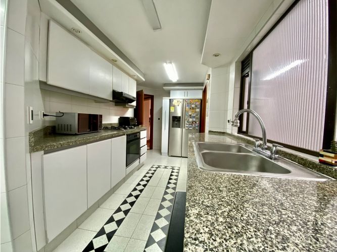Apartamento de 3 alcobas en venta en Santa Paula, Bogotá, 145 m² · foto 13 de 16