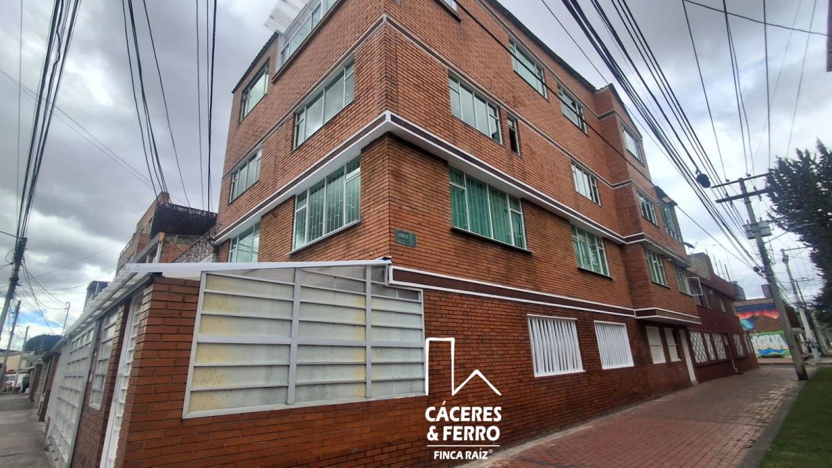 Casa en venta en Engativá, Bogotá · foto 2 de 24