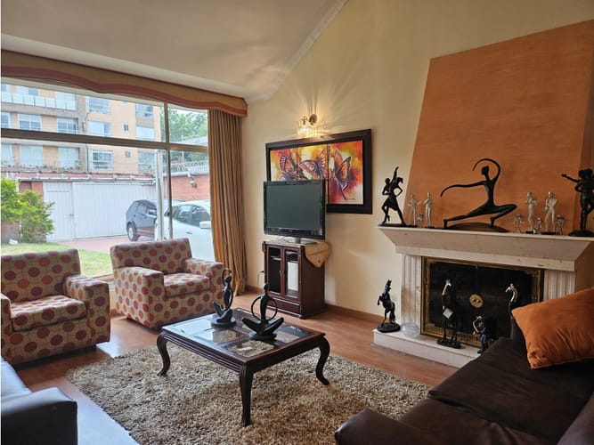 Casa en venta en Cedro Bolivar, Bogotá · foto 2 de 24