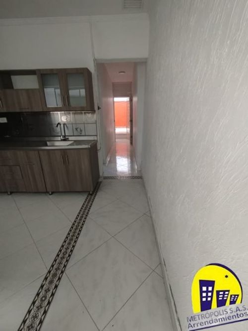 Casa de 5 alcobas en venta en Manrique Oriental, Medellín, 225 m² · foto 2 de 24