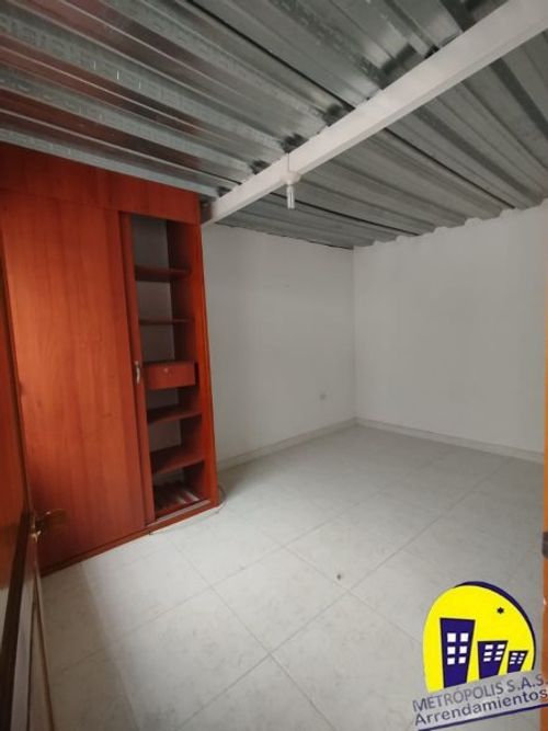 Casa de 5 alcobas en venta en Manrique Oriental, Medellín, 225 m² · foto 4 de 24
