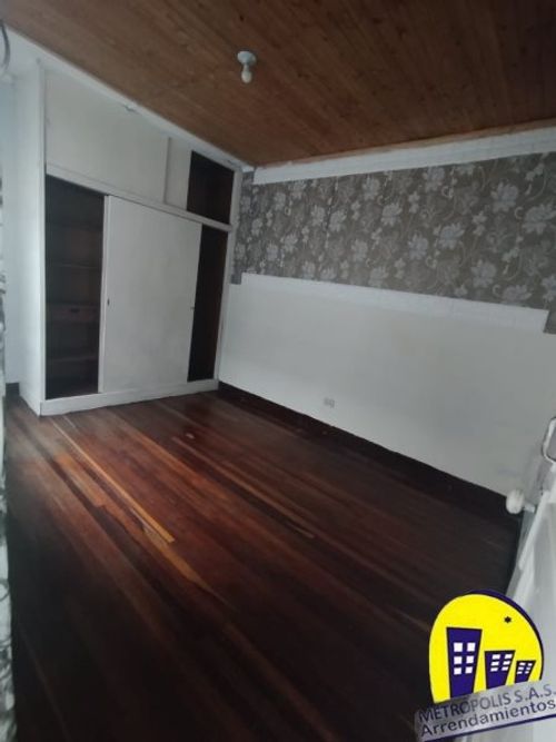 Casa de 5 alcobas en venta en Manrique Oriental, Medellín, 225 m² · foto 7 de 24