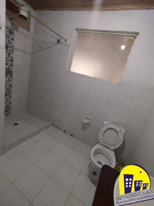 Casa de 5 alcobas en venta en Manrique Oriental, Medellín, 225 m² · foto 10 de 24