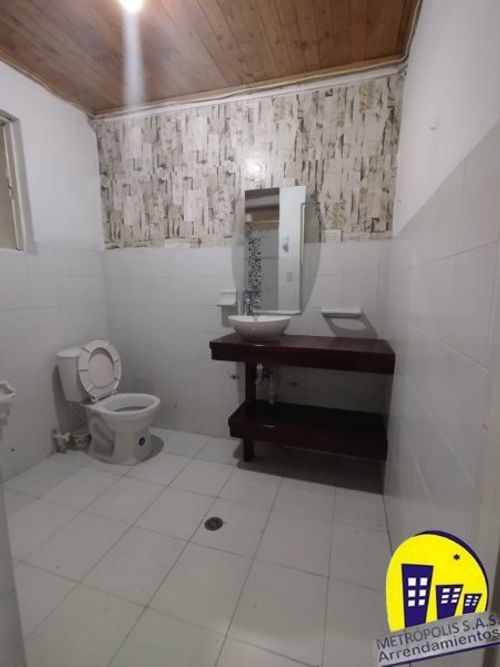 Casa de 5 alcobas en venta en Manrique Oriental, Medellín, 225 m² · foto 11 de 24