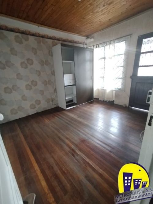 Casa de 5 alcobas en venta en Manrique Oriental, Medellín, 225 m² · foto 12 de 24