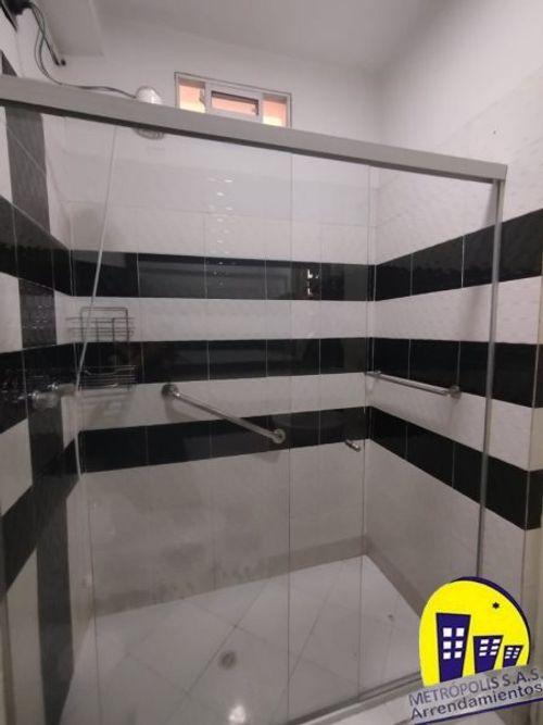 Casa de 5 alcobas en venta en Manrique Oriental, Medellín, 225 m² · foto 15 de 24