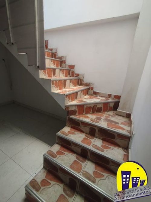 Casa de 5 alcobas en venta en Manrique Oriental, Medellín, 225 m² · foto 17 de 24