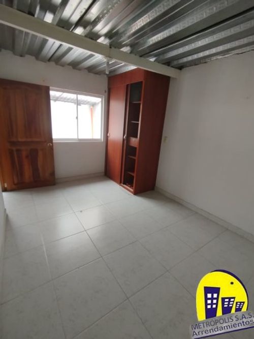 Casa de 5 alcobas en venta en Manrique Oriental, Medellín, 225 m² · foto 20 de 24