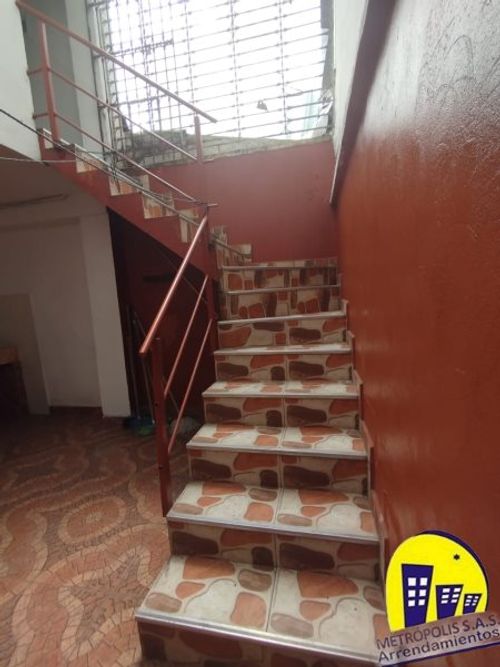 Casa de 5 alcobas en venta en Manrique Oriental, Medellín, 225 m² · foto 22 de 24