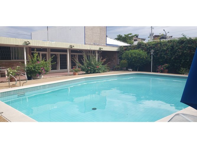 Casa de 6 alcobas en venta en Br. La Magdalena, Girardot, 598 m² · foto 2 de 22