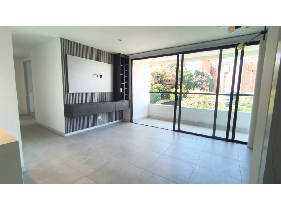 Apartamento en arriendo en Castropol, Medellín · foto 2 de 13