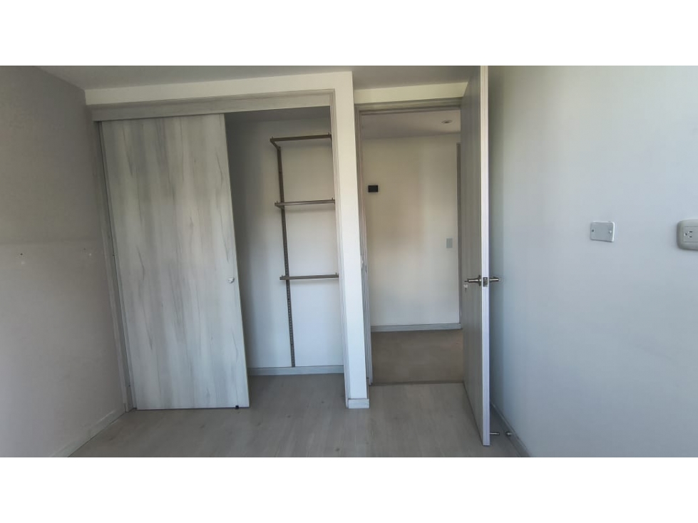 Apartamento en arriendo en Castropol, Medellín · foto 6 de 13