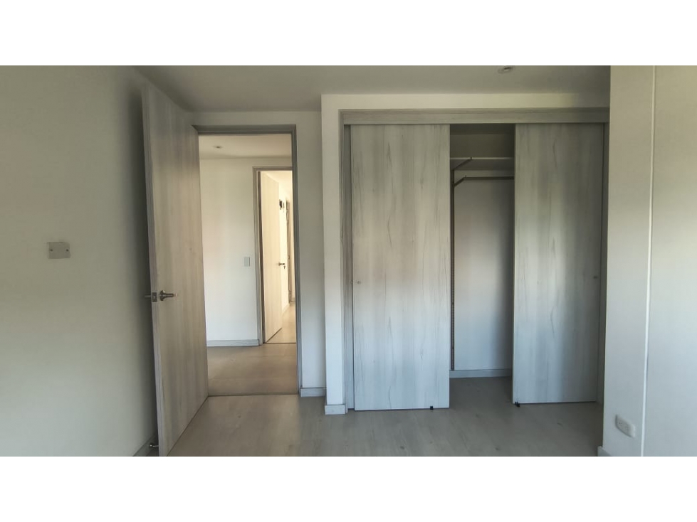 Apartamento en arriendo en Castropol, Medellín · foto 8 de 13