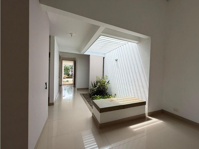 Casa de 3 alcobas en venta en El Castillo, Jamundí, 147 m² · foto 2 de 24