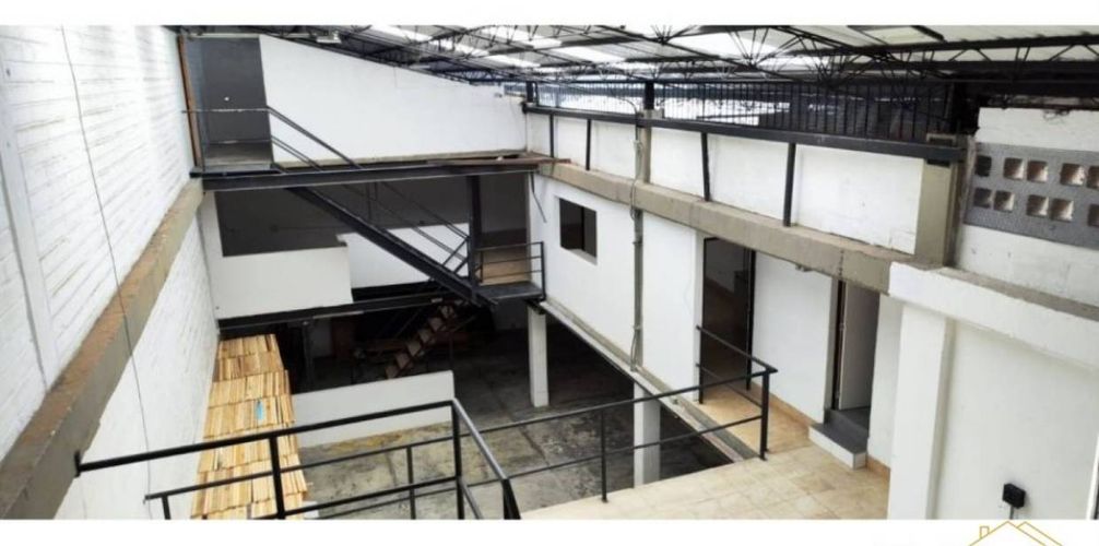 Bodega en venta en Guayabal, Medellín, 467 m² · foto 2 de 14