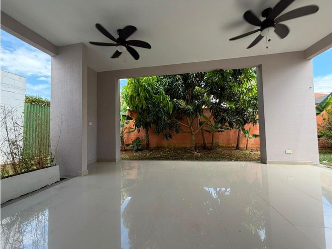 Casa de 3 alcobas en venta en El Castillo, Jamundí, 147 m² · foto 8 de 24