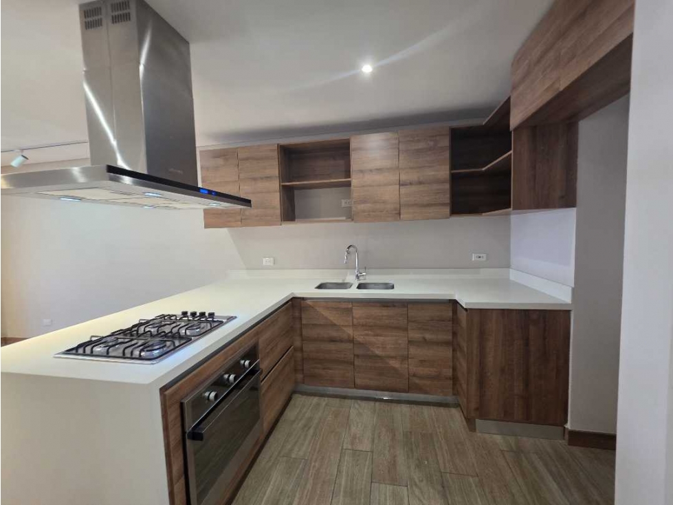 Apartamento en arriendo en Ciudad Del Río, Medellín · foto 4 de 6