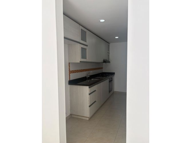 Apartamento de 3 alcobas en venta en Cristales, Cali, 190 m² · foto 2 de 24