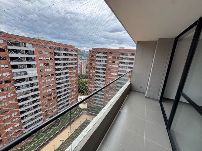 Apartamento de 3 alcobas en arriendo en Loma Del Escobero, Envigado, 110 m² · foto 11 de 24