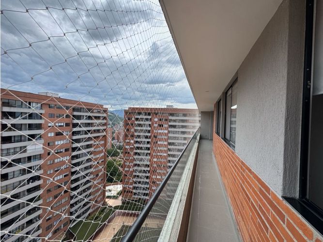Apartamento de 3 alcobas en arriendo en Loma Del Escobero, Envigado, 110 m² · foto 13 de 24